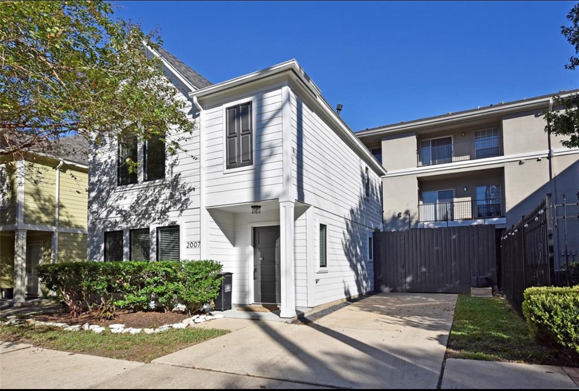 2007 Bailey Street Houston, TX 77006 - Photo 1 of 32