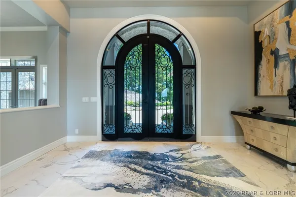 $2,690,000 | 348 Cedar Crest Drive, Lake Ozark, MO 65049