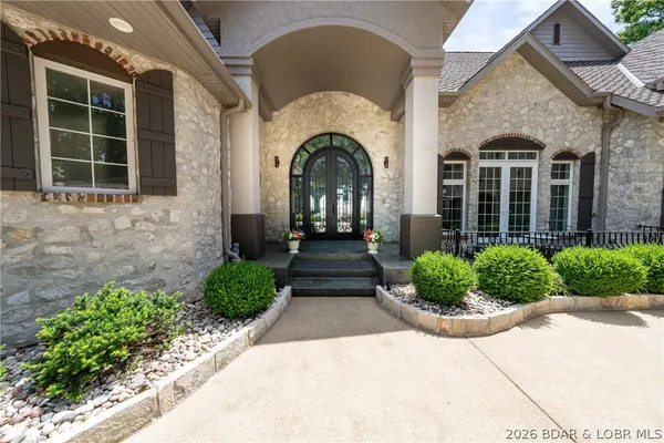 $2,690,000 | 348 Cedar Crest Drive, Lake Ozark, MO 65049