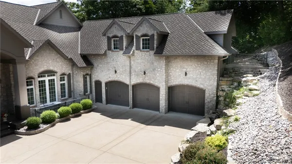 $2,690,000 | 348 Cedar Crest Drive, Lake Ozark, MO 65049
