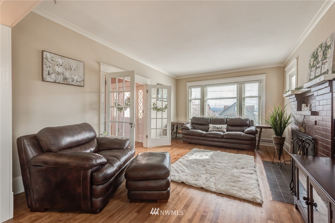 3926 High Street Everett, WA 98201 - Photo 8 of 39 a living room with furniture and a couch