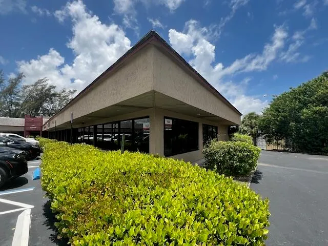 $2,300 | 1001 West Jasmine Drive, Unit A, Lake Park, FL 33403