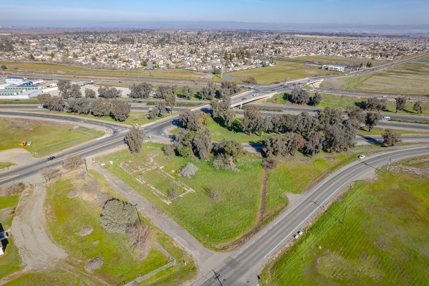 0 Chestnut Road Olivehurst, CA 95961 - Photo 23 of 26 a view of a swimming pool and an ocean