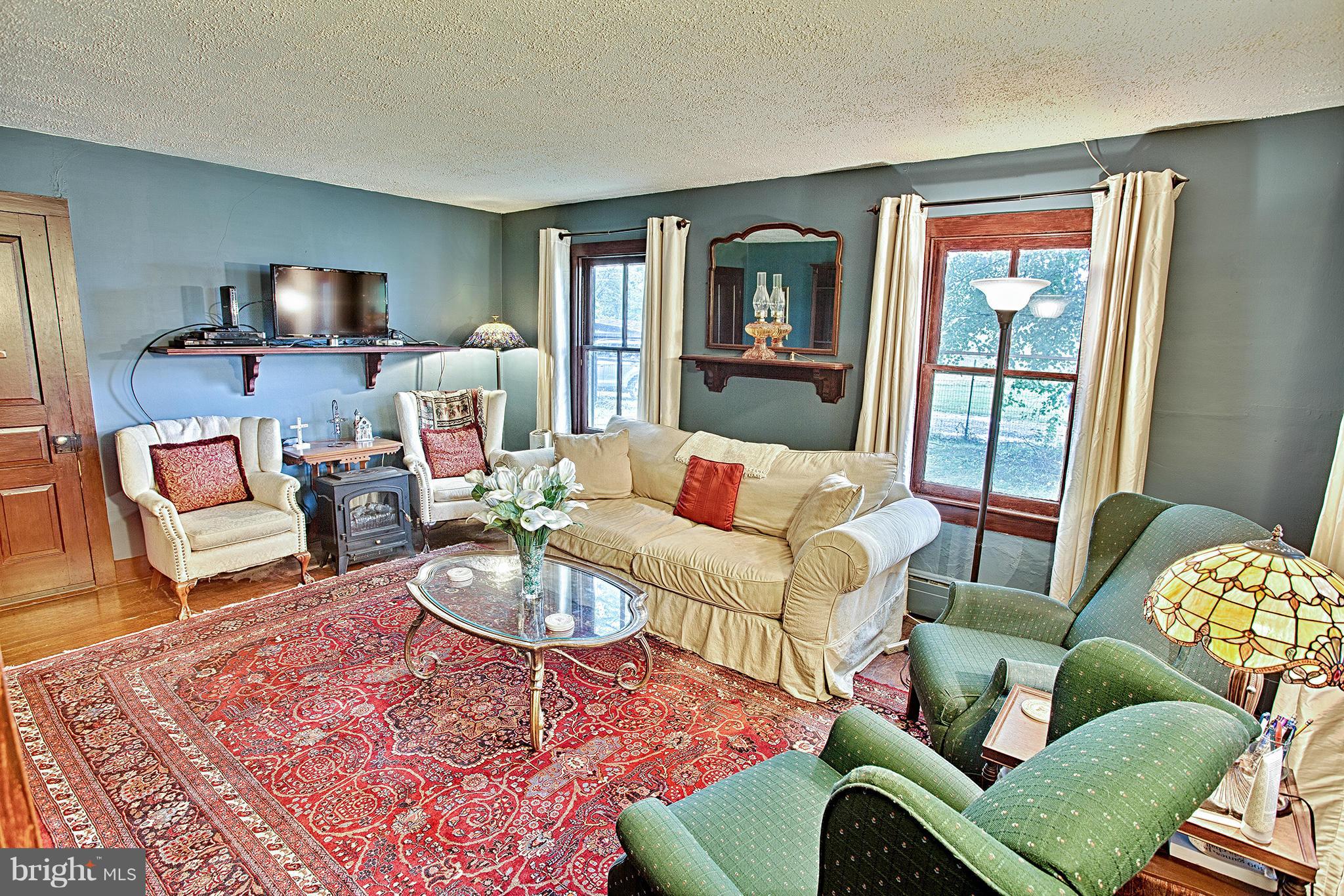 16614 Clarkes Gap Road Leesburg, VA 20176 - Photo 4 of 22 Living Room