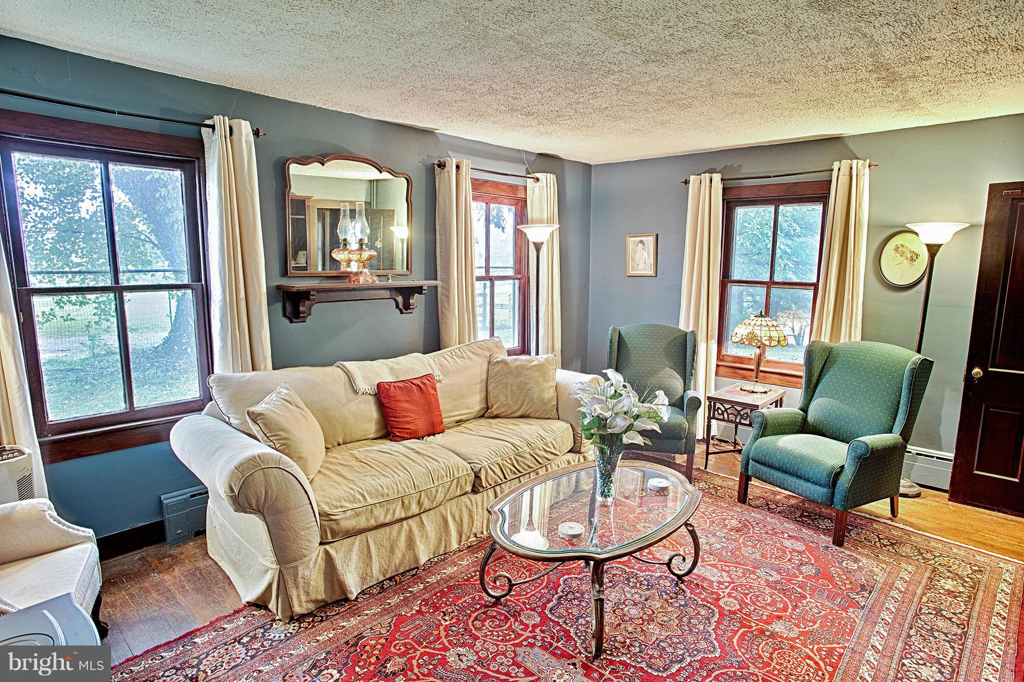 16614 Clarkes Gap Road Leesburg, VA 20176 - Photo 5 of 22 Living Room