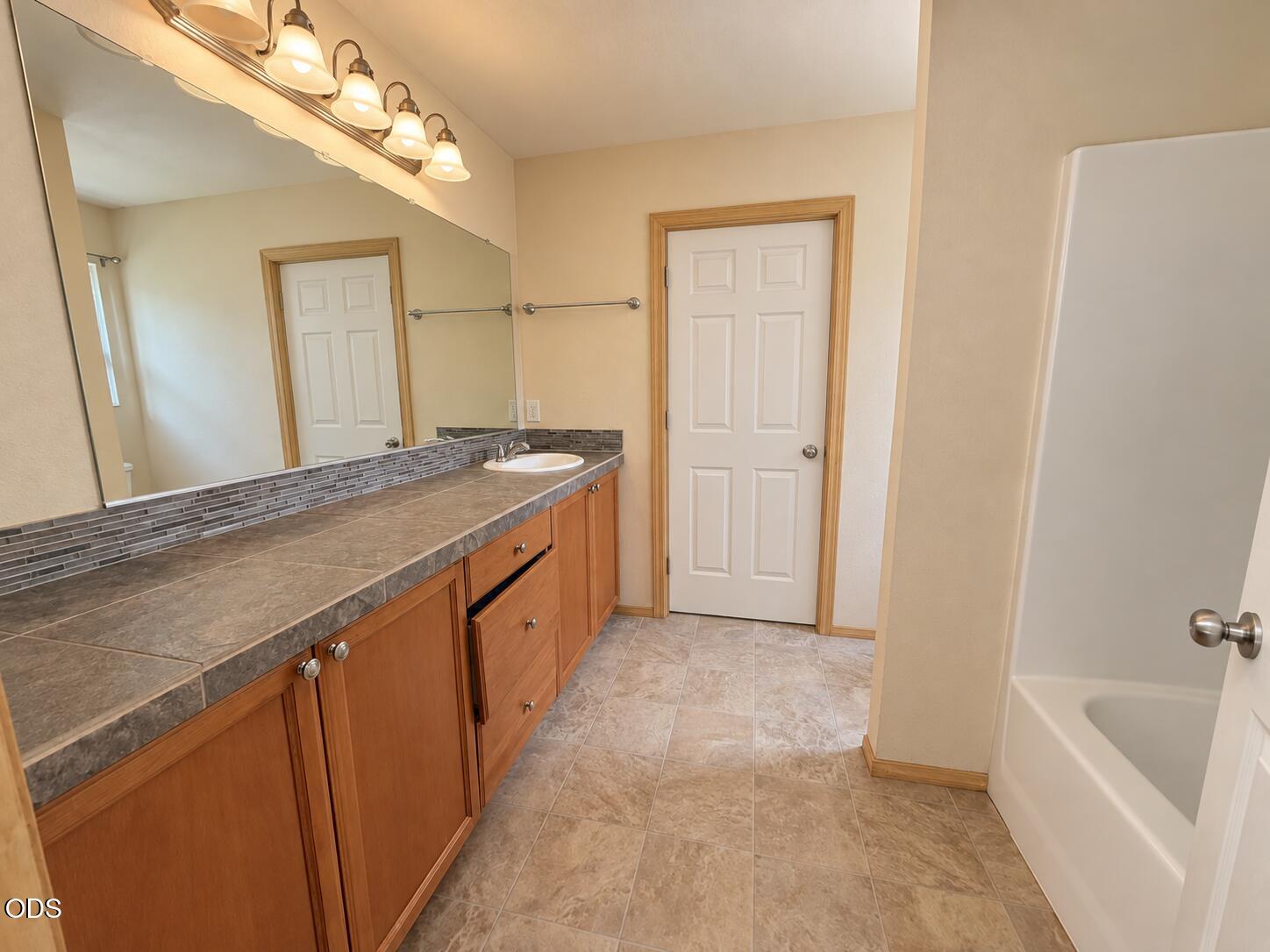 1780 Wards Creek Road Rogue River, OR 97537 - Photo 10 of 17 Gallery Image 10