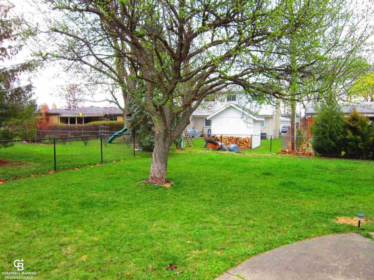 11374 Common Road Warren, MI 48093 - Photo 46 of 52 31239118-49.JPG
