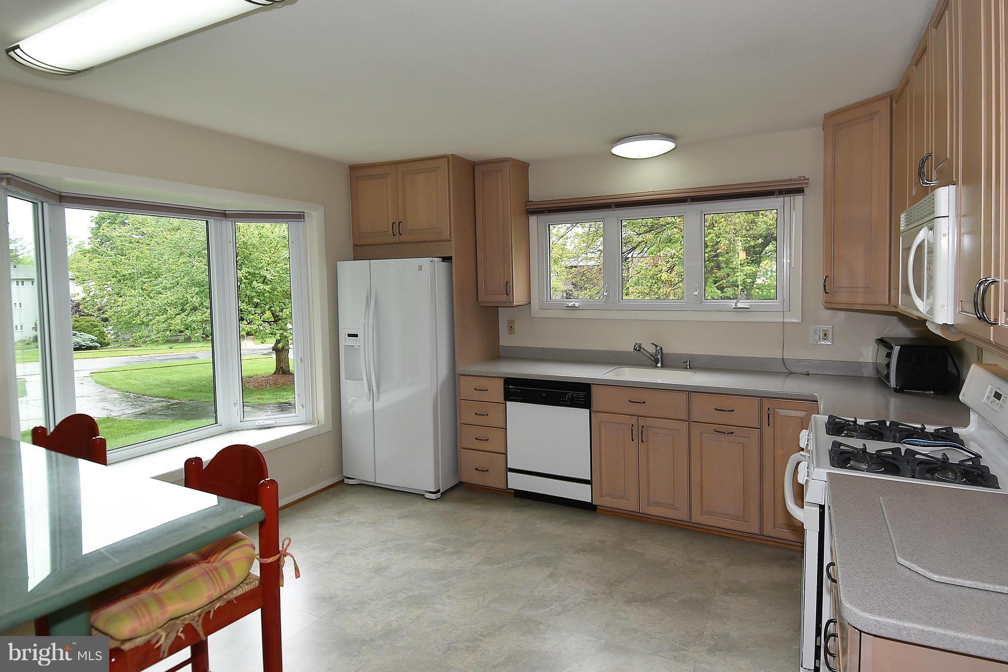 2003 Dundee Road Rockville, MD 20850 - Photo 12 of 30 Kitchen