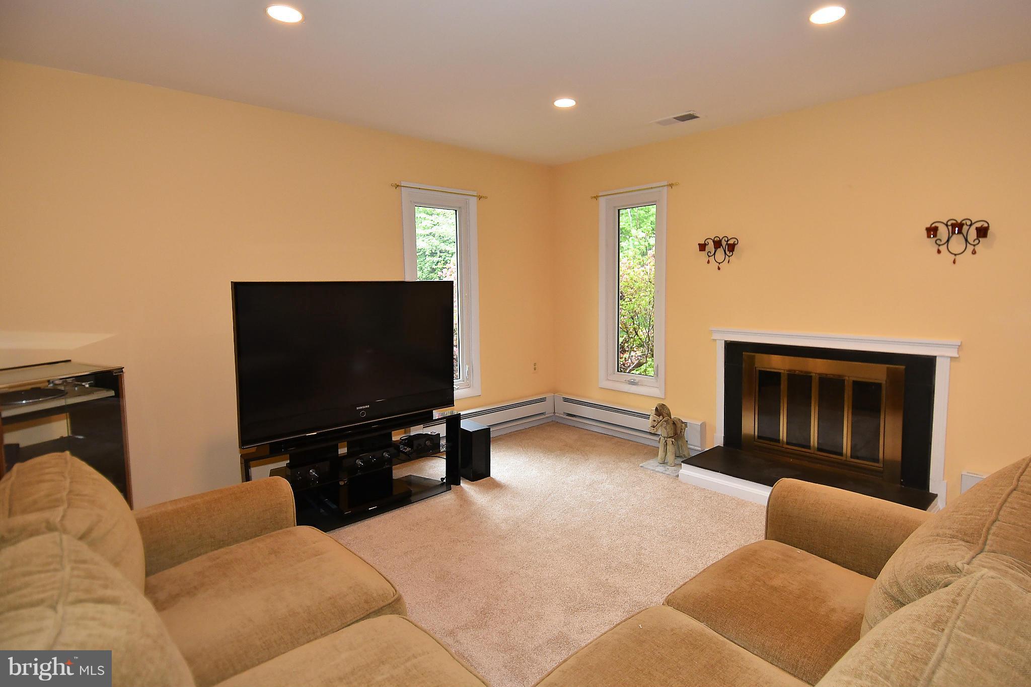 2003 Dundee Road Rockville, MD 20850 - Photo 17 of 30 Family Room