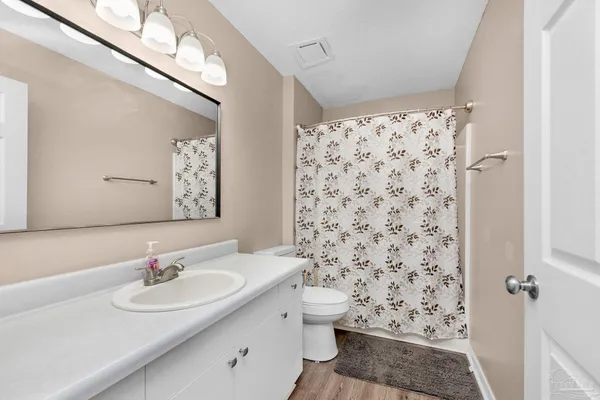 $2,100 | 2227 Parker Pl Court, Navarre, FL 32566