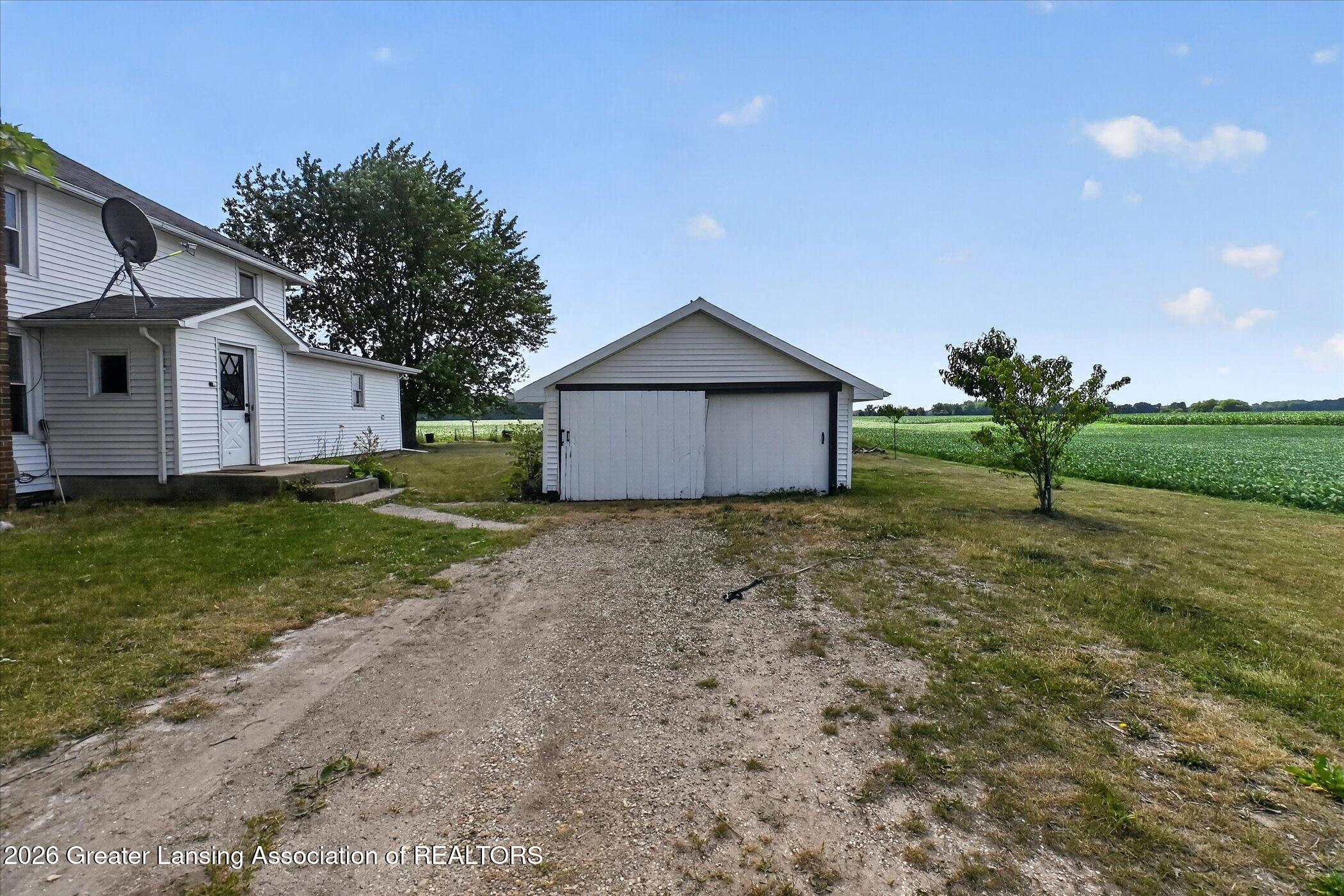 6292 East Gratiot Road Elsie, MI 48831 - Photo 32 of 46 43-6292-E-Gratiot-Rd-Bannister-WindowSti