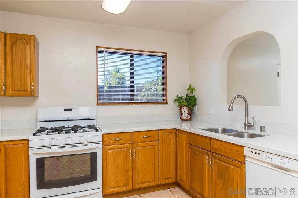 9038 Bubbling Wells Road Lakeside, CA 92040 - Photo 8 of 25 Gallery Image 8