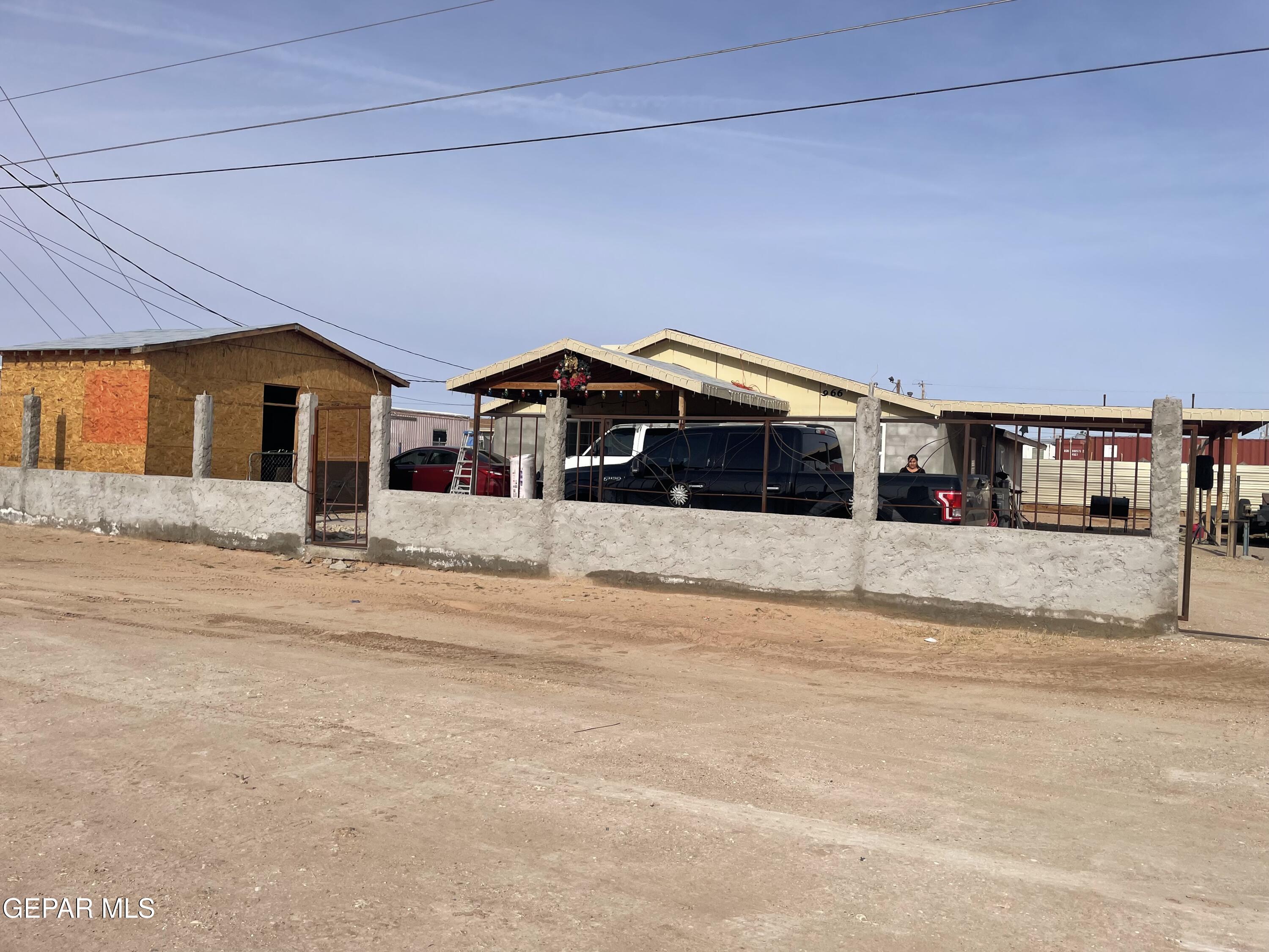 966 Traymore Road El Paso, TX 79928 - Photo 2 of 27 a front view of house with a yard