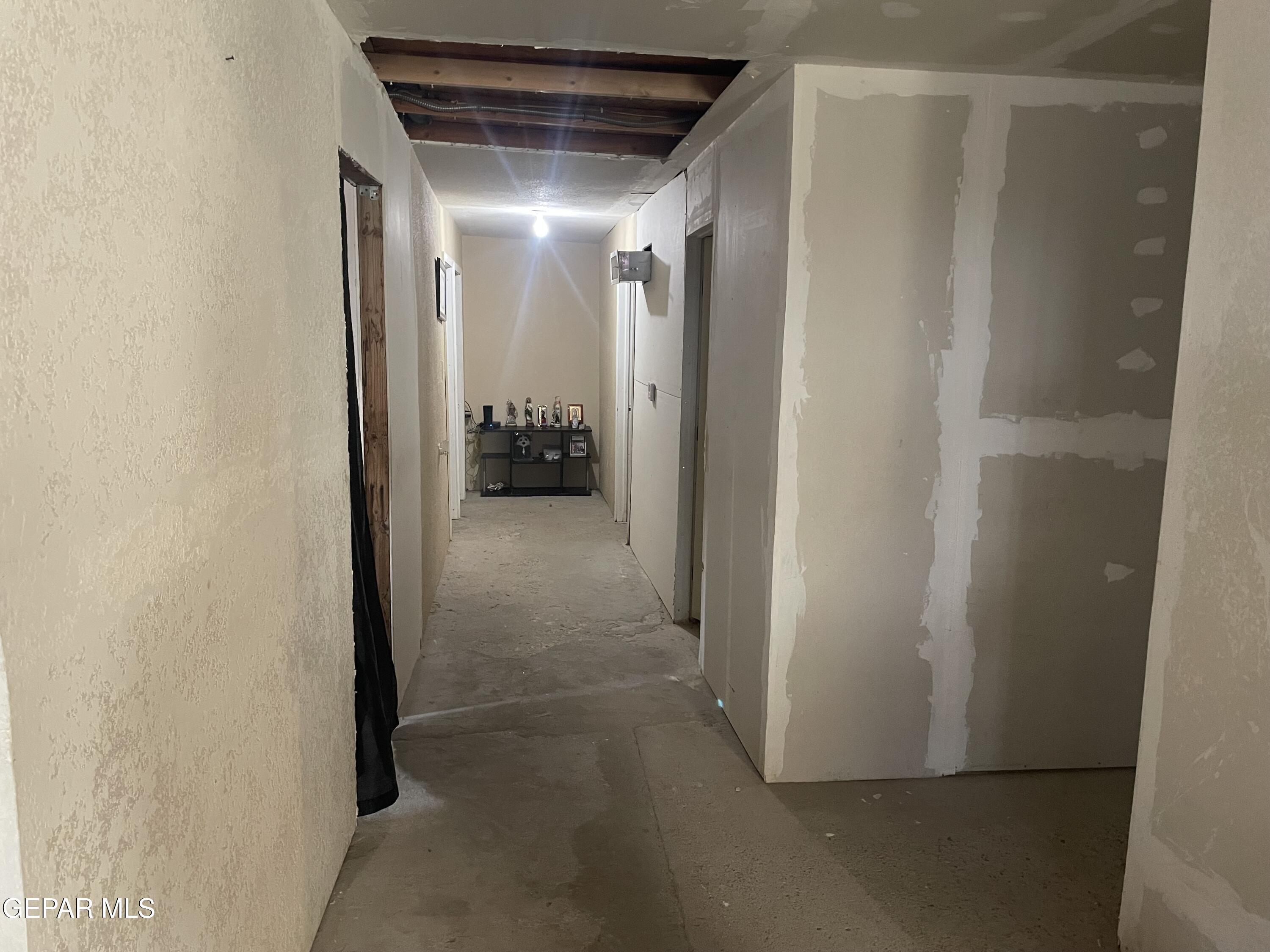 966 Traymore Road El Paso, TX 79928 - Photo 22 of 27 a view of closet