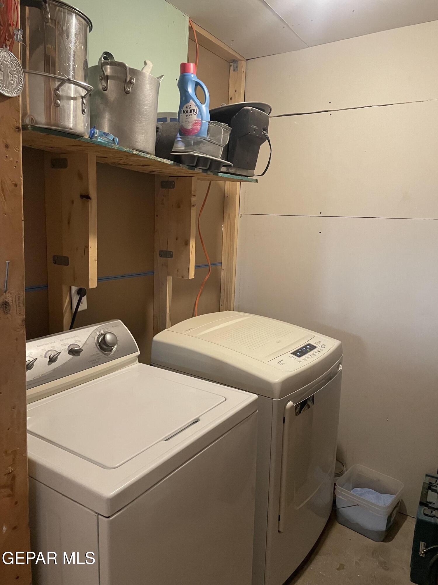 966 Traymore Road El Paso, TX 79928 - Photo 23 of 27 a utility room with dryer and washer