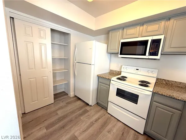 $1,350 | 6800 East Lake Mead Boulevard, Unit 1077, Las Vegas, NV 89156