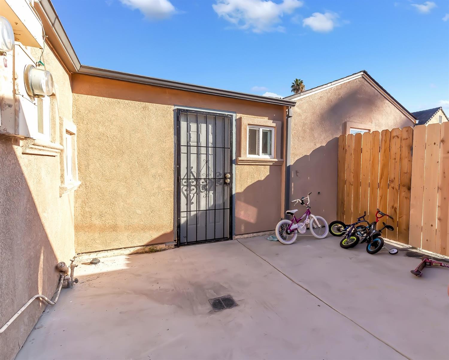 320 Acacia Street Lodi, CA 95240 - Photo 30 of 31 an empty room with windows