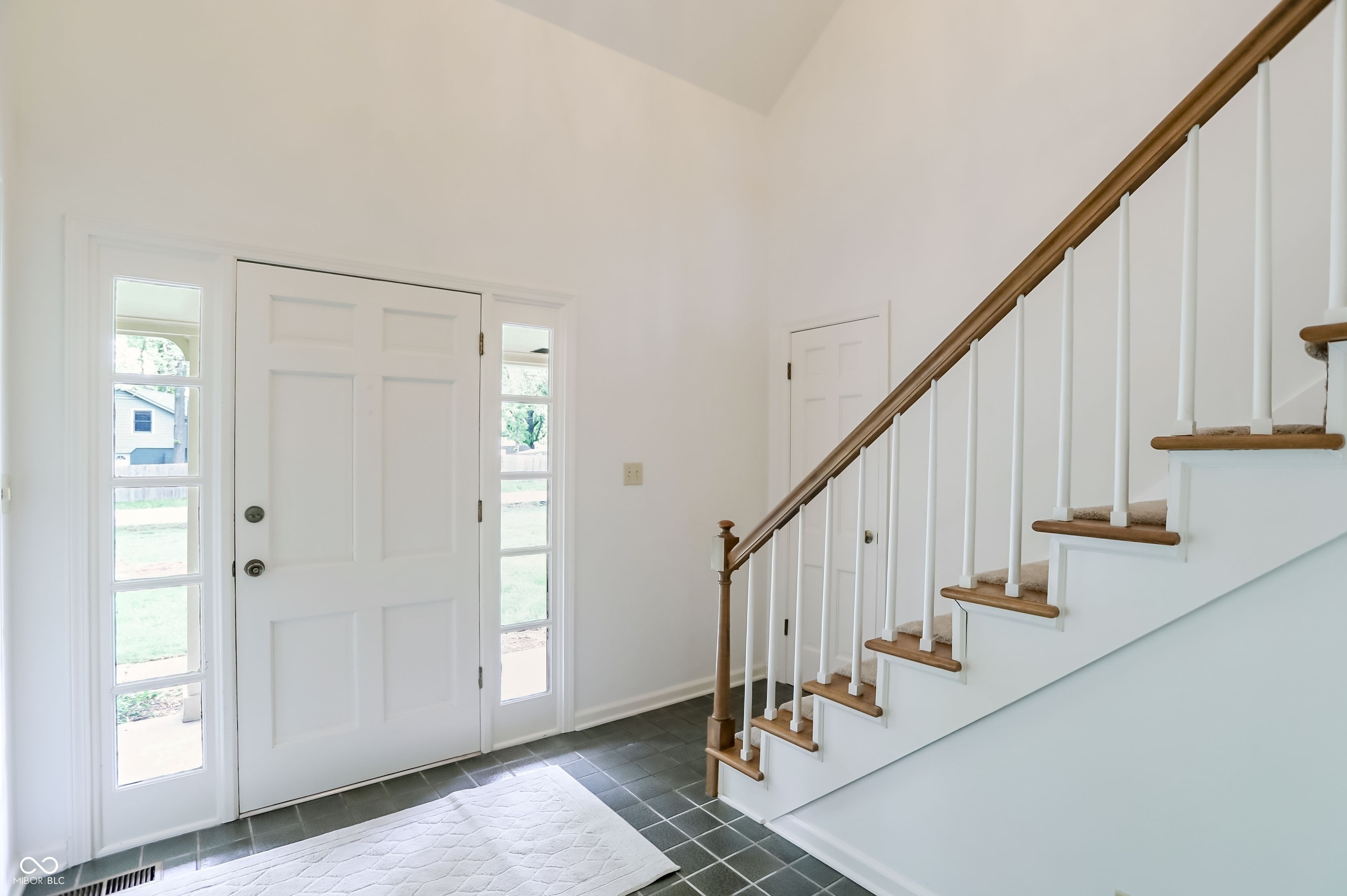 7363 Johnson Road Indianapolis, IN 46250 - Photo 4 of 77