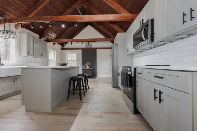 $569,900 | 123 Prospect Hill Road, Hancock, NH 03449