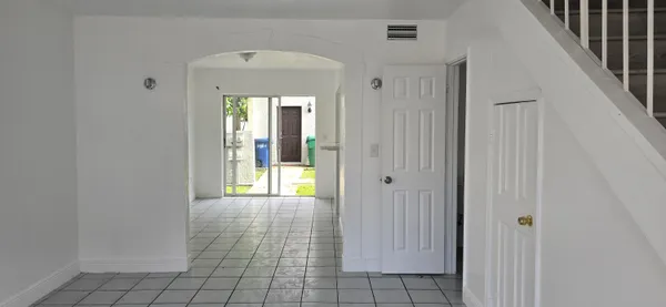 $1,900 | 2306 Northwest 52nd Avenue, Lauderhill, FL 33313