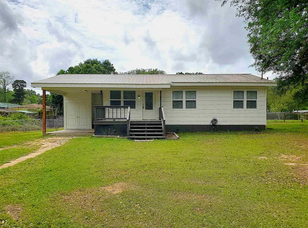$135,000 | 915 Red Oak Street, Vidor, TX 77662