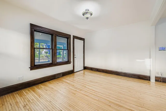 $259,900 | 1683 Minnehaha Avenue East, St. Paul, MN 55106