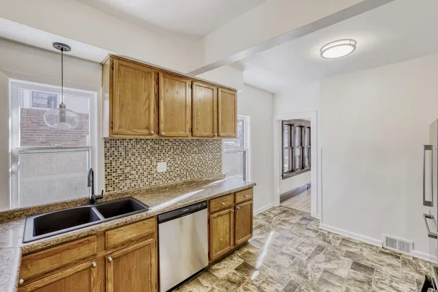 $259,900 | 1683 Minnehaha Avenue East, St. Paul, MN 55106