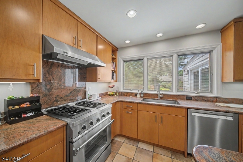 6 Coventry Road Livingston, NJ 07039 - Photo 16 of 37