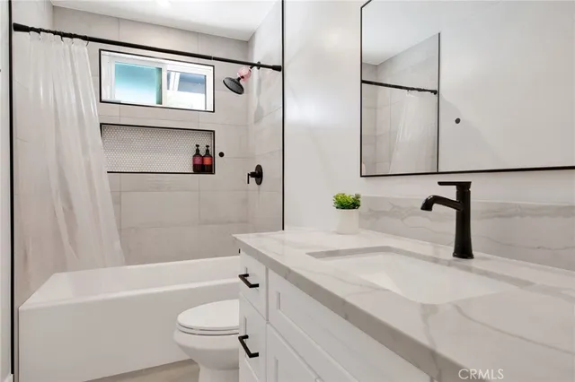 $1,195,000 | 16052-16050 Bahama Street, North Hills, CA 91343