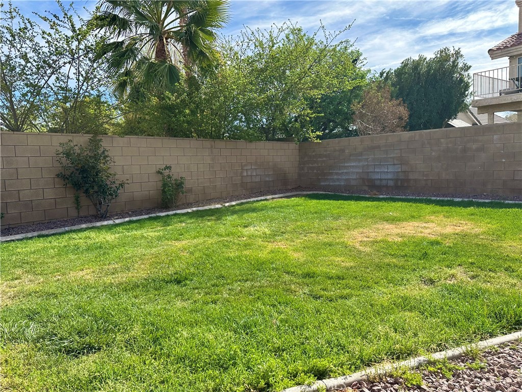 18143 Kalin Ranch Drive Victorville, CA 92395 - Photo 27 of 28 a view of a yard