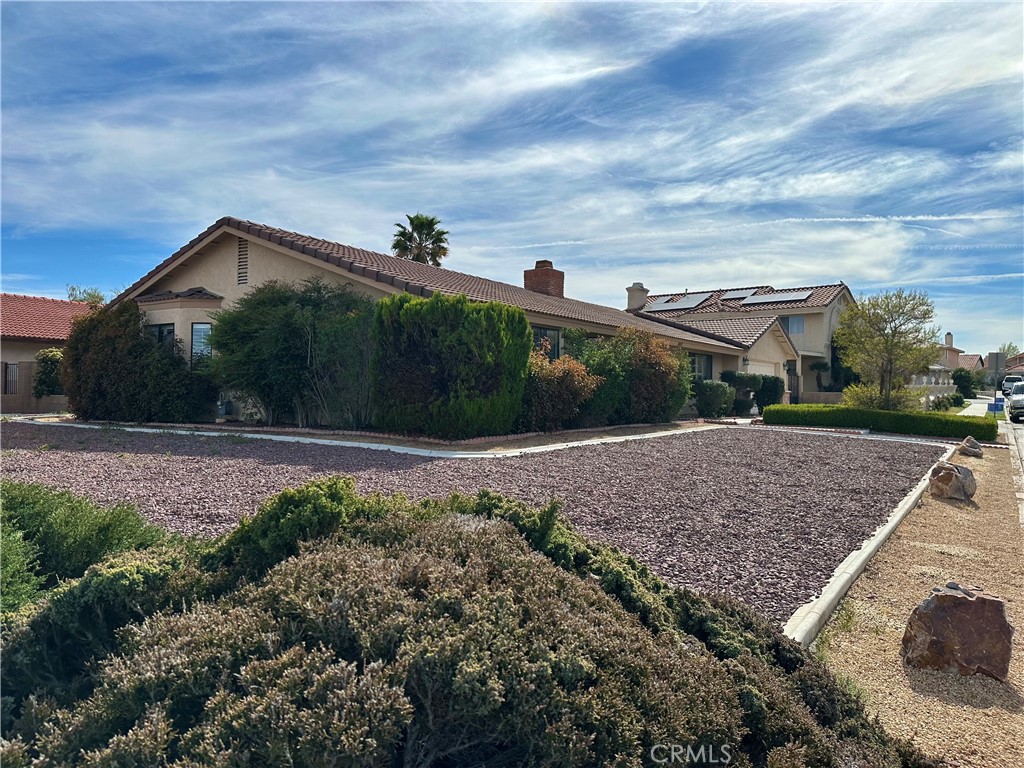 18143 Kalin Ranch Drive Victorville, CA 92395 - Photo 4 of 28 a view of a house with a yard and plants