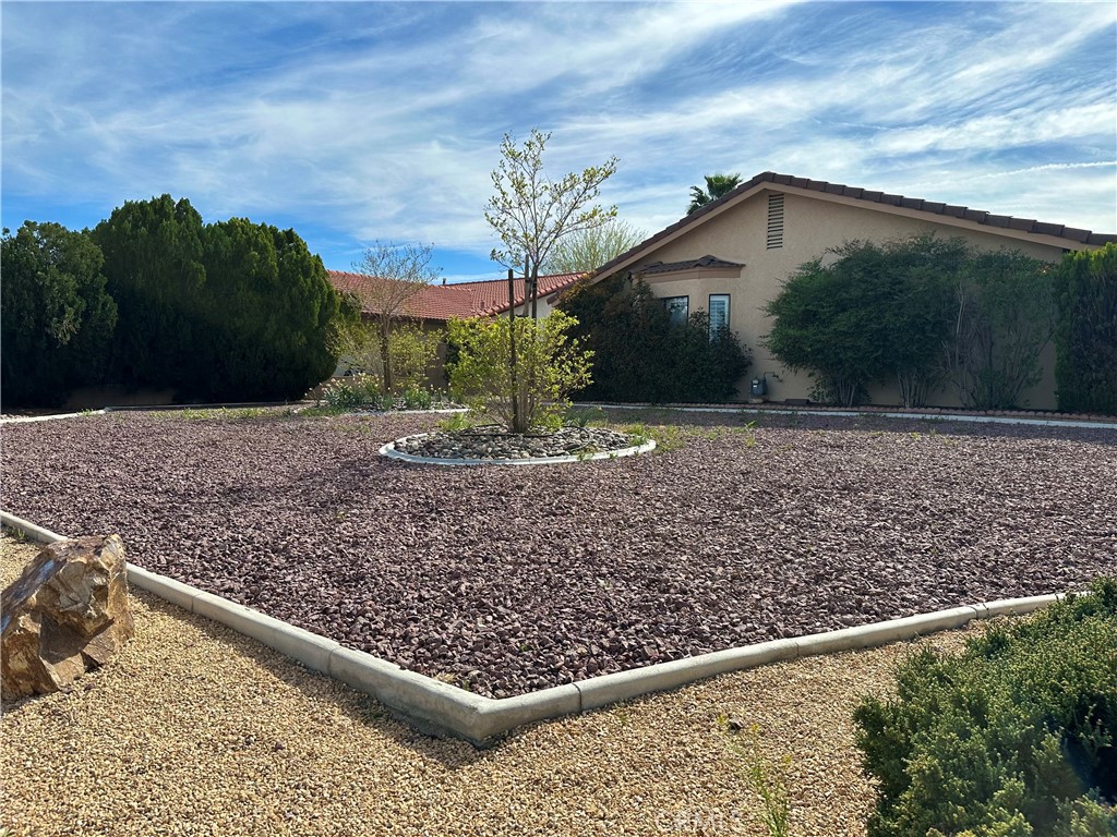 18143 Kalin Ranch Drive Victorville, CA 92395 - Photo 5 of 28 a view of a wooden fence