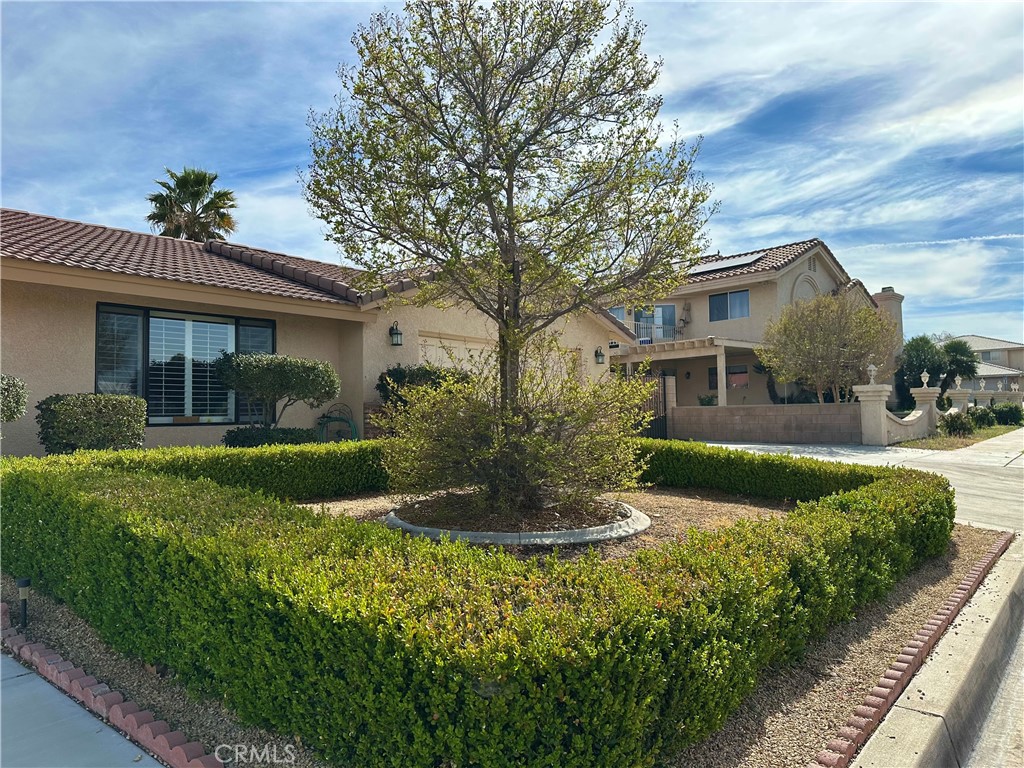 18143 Kalin Ranch Drive Victorville, CA 92395 - Photo 6 of 28 a front view of a house with a yard