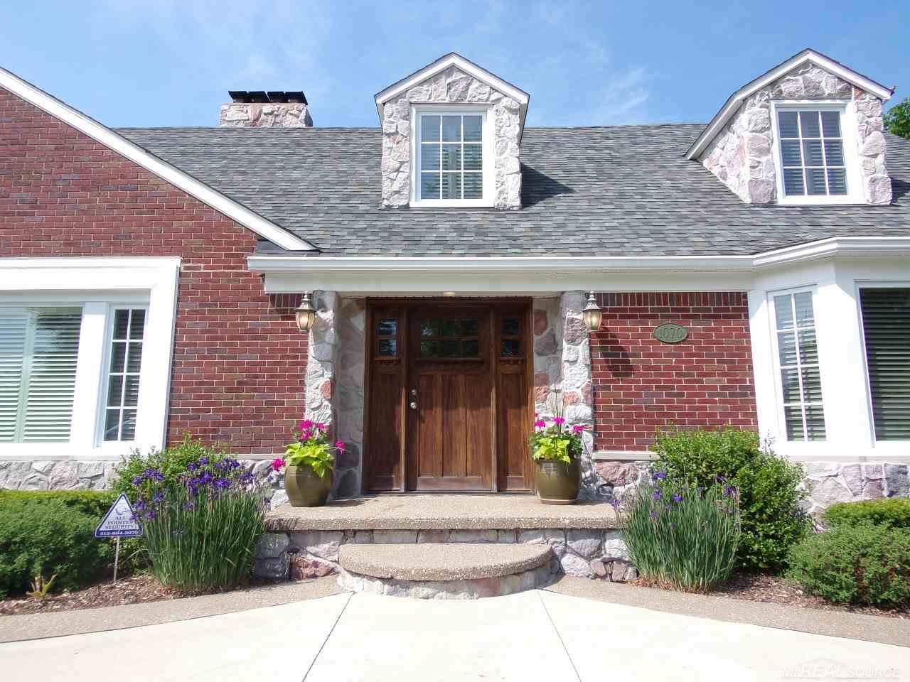 1070 North Renaud Road Grosse Pointe Woods, MI 48236 - Photo 2 of 50