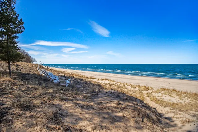 $849,900 | 345 Dunegrass Cir Drive, Saugatuck, MI 49453
