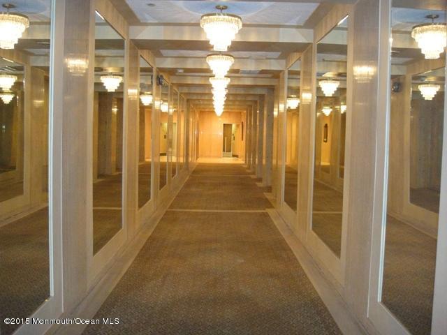 28 Riverside Avenue, Unit 5F Red Bank, NJ 07701 - Photo 3 of 14 ENTRANCE HALLWAY