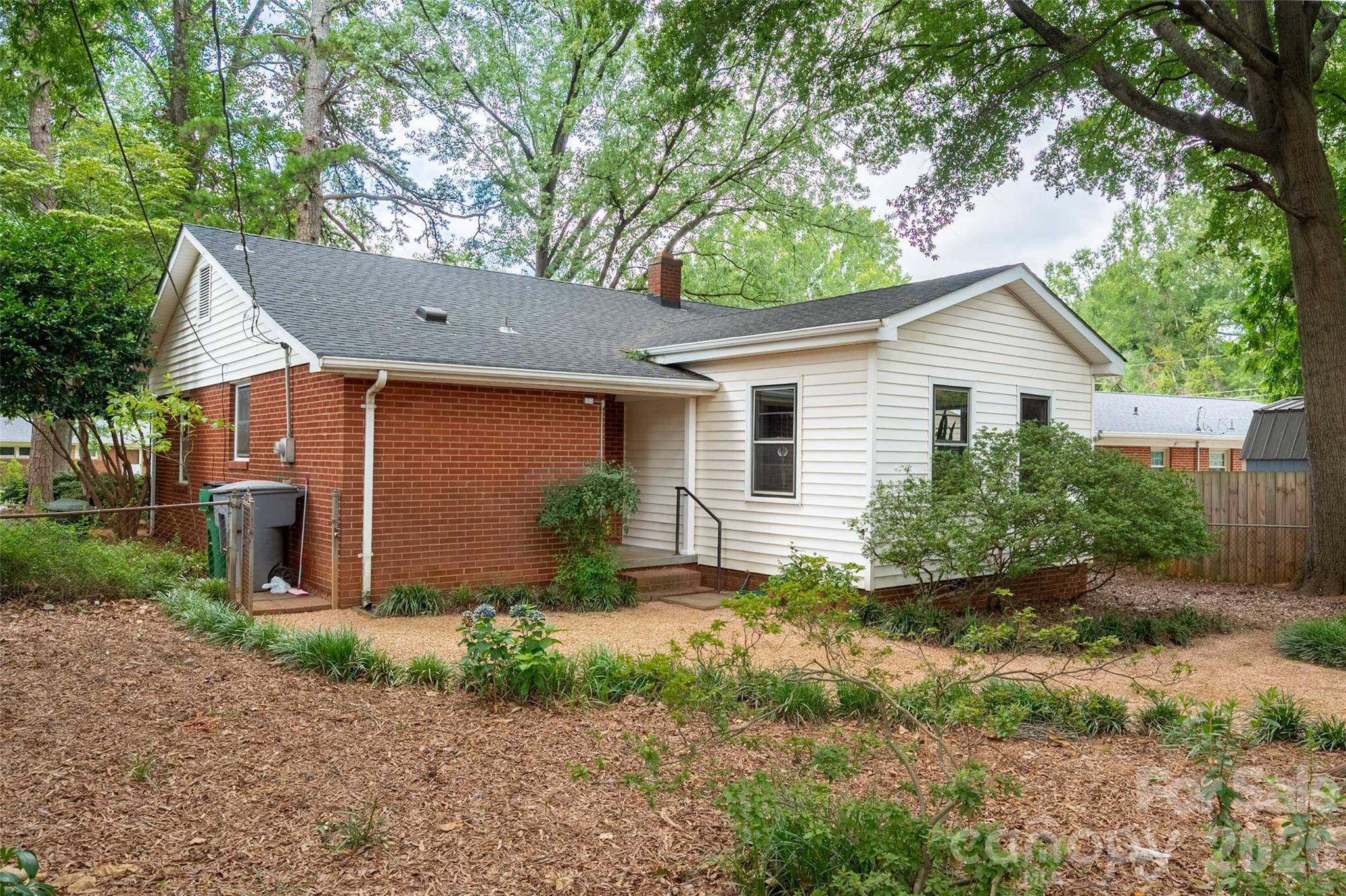 2911 Enfield Road Charlotte, NC 28205 - Photo 26 of 32 Gallery Image 26