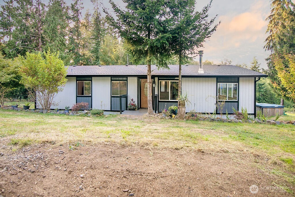 2746 South Silver Lake Road Castle Rock, WA 98611 - Photo 1 of 36 Gallery Image 1
