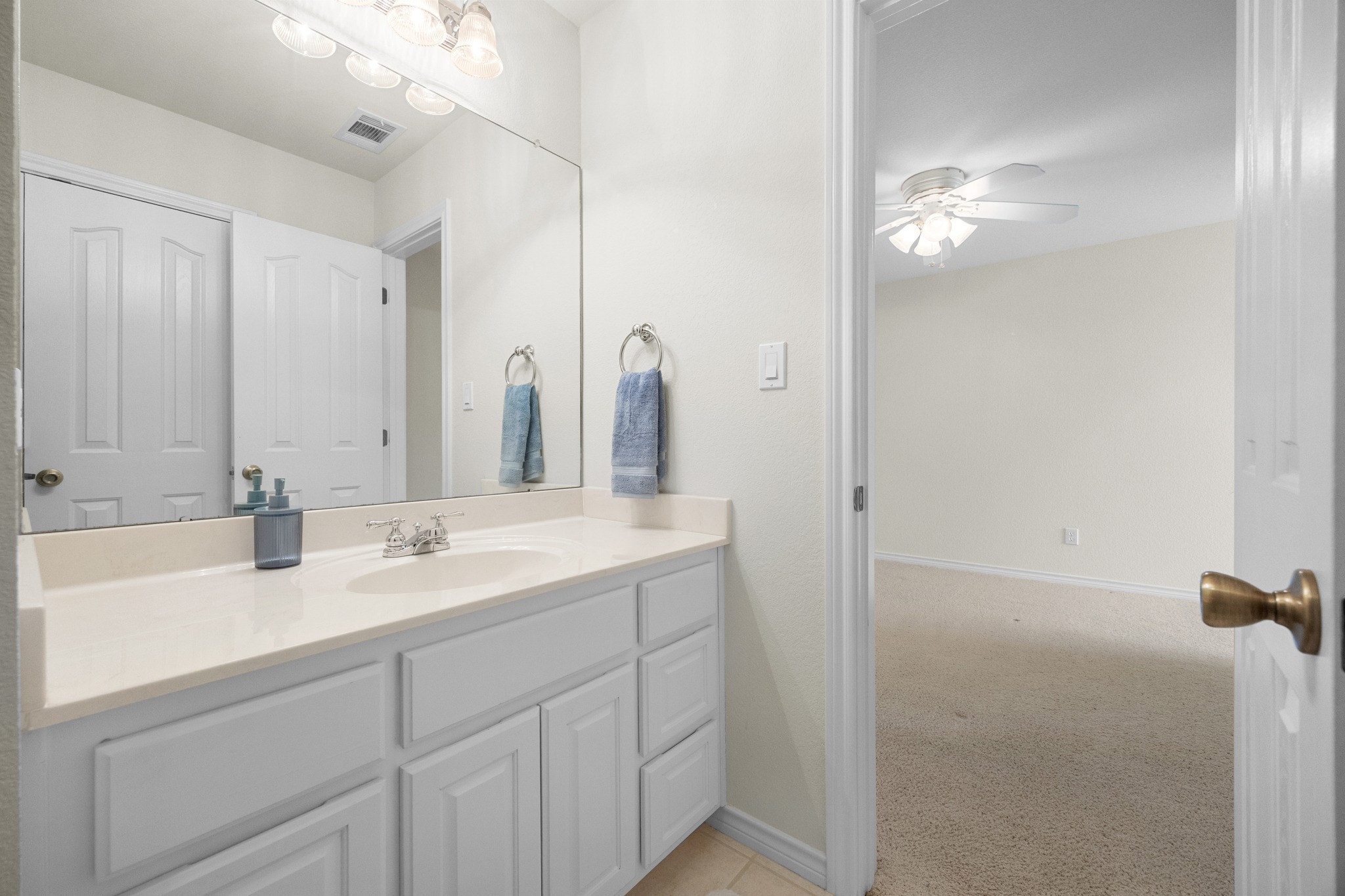 202 High Point Way Georgetown, TX 78626 - Photo 26 of 39 Upstairs Bathroom