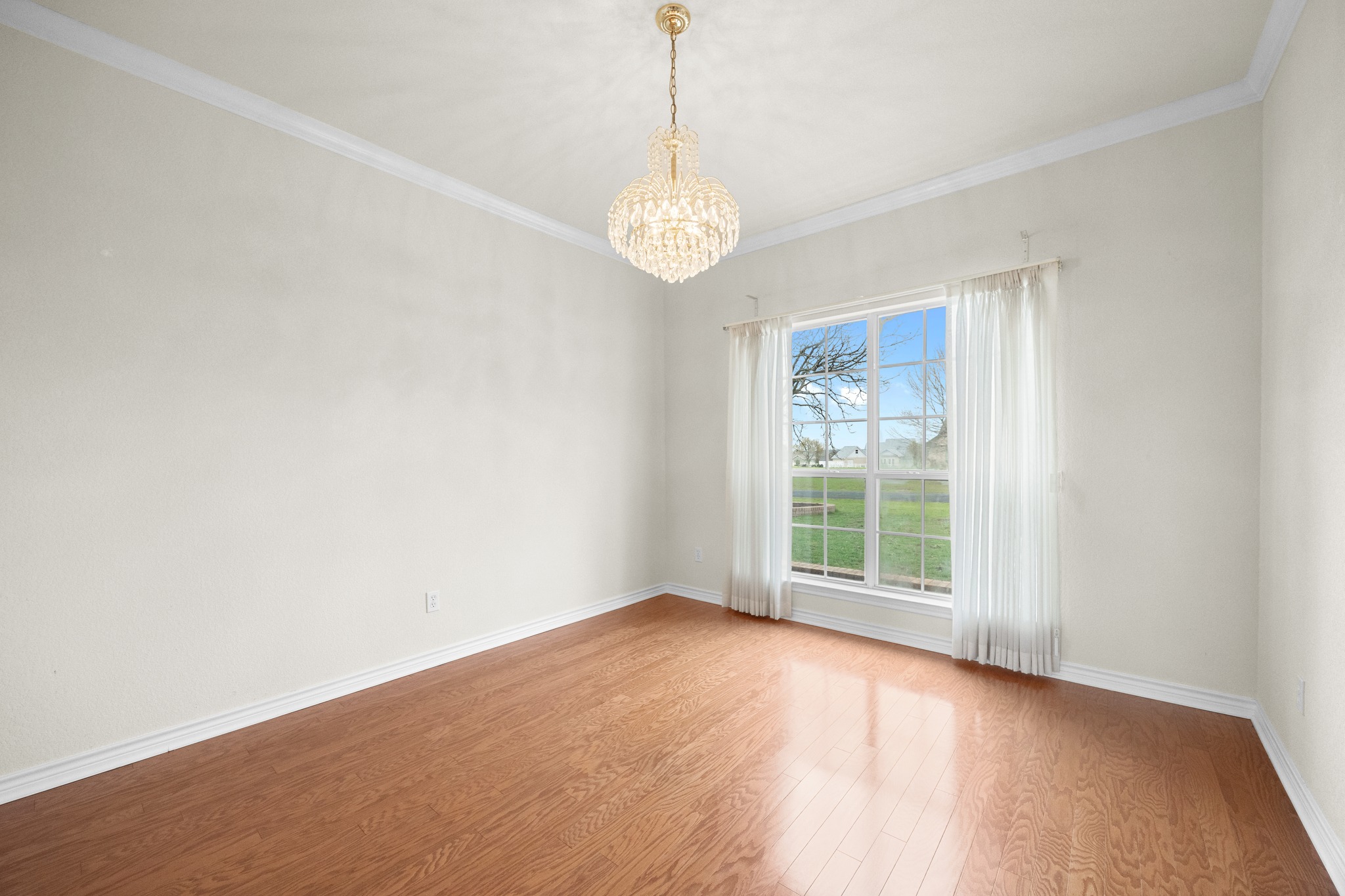 202 High Point Way Georgetown, TX 78626 - Photo 7 of 39 Original picture in as is condition - Dining Room
