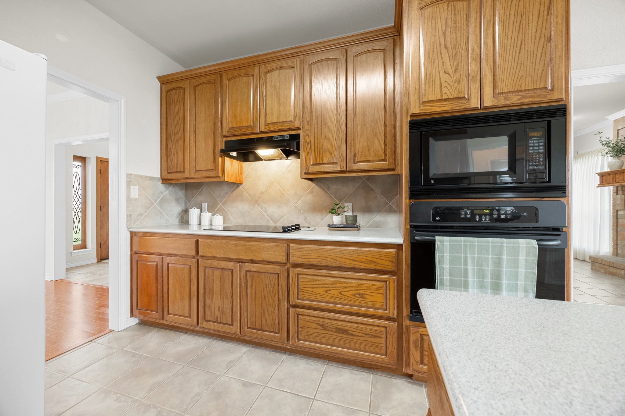 202 High Point Way Georgetown, TX 78626 - Photo 8 of 39 Kitchen