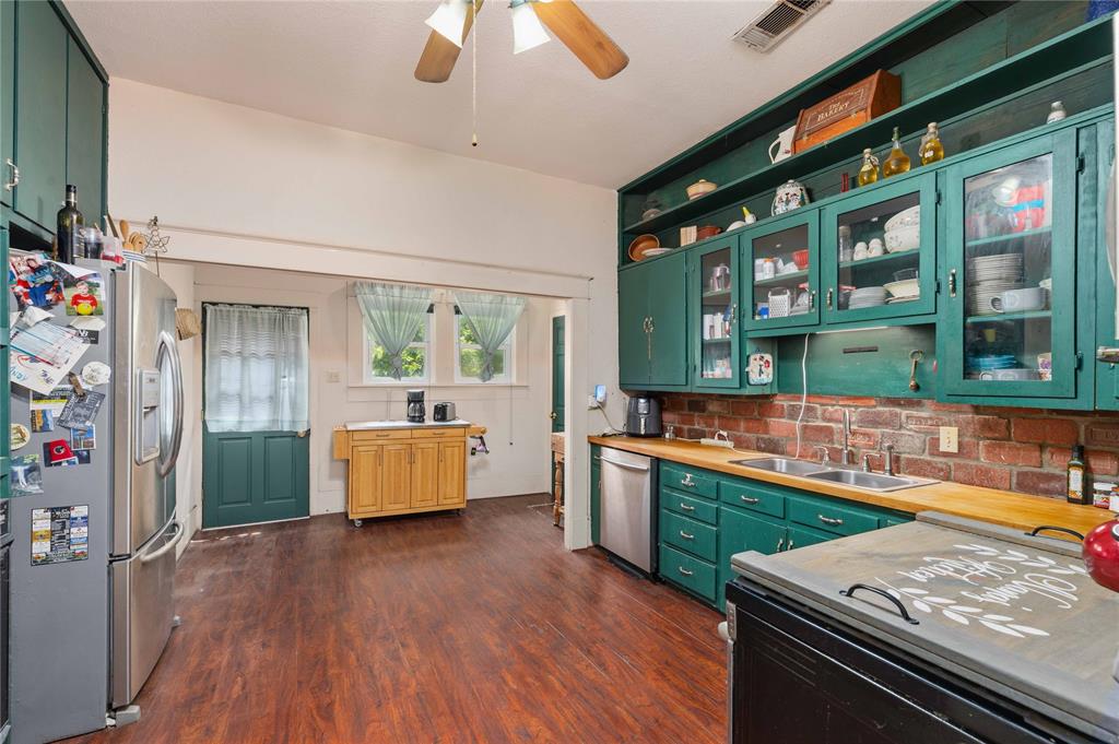 701 4th Street Goldthwaite, TX 76844 - Photo 12 of 32 a kitchen with stainless steel appliances granite countertop a stove and a wooden floors
