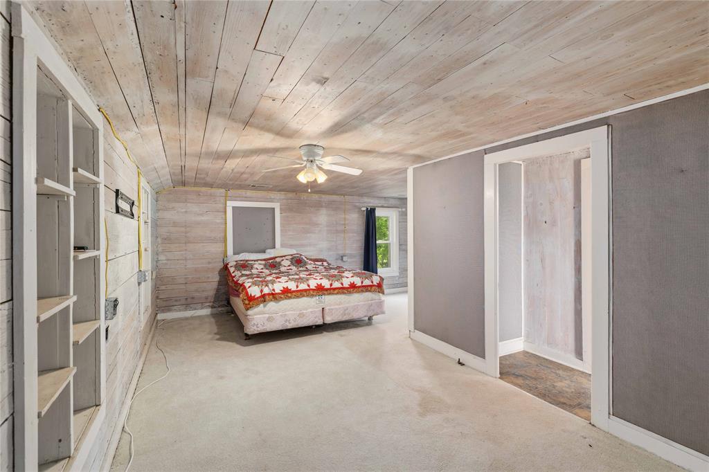 701 4th Street Goldthwaite, TX 76844 - Photo 24 of 32 a bedroom with furniture and a ceiling fan