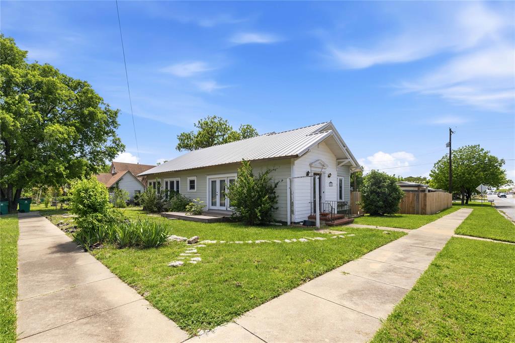 701 4th Street Goldthwaite, TX 76844 - Photo 27 of 32 a view of a yard in front of house