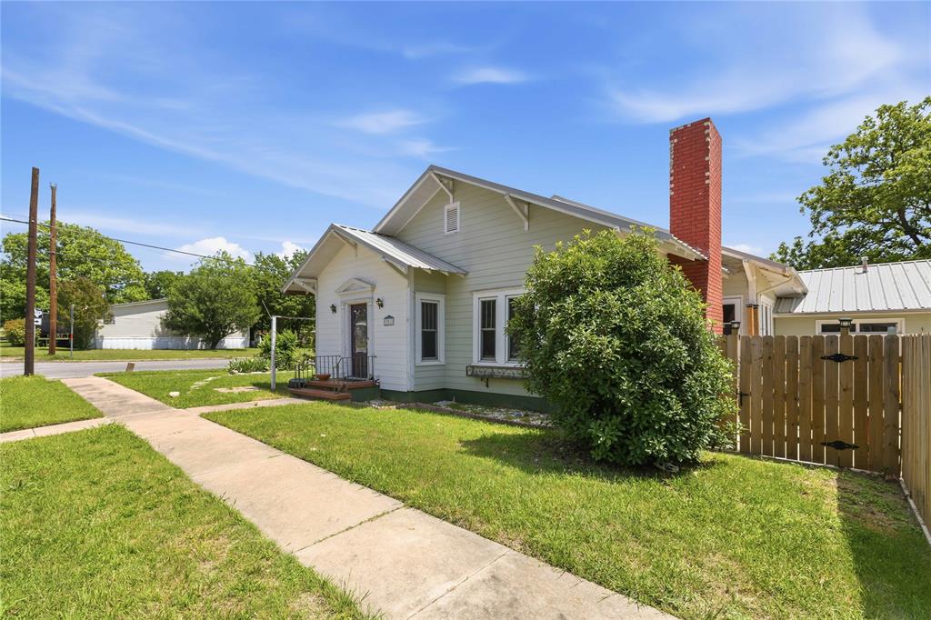 701 4th Street Goldthwaite, TX 76844 - Photo 28 of 32 a front view of a house with garden