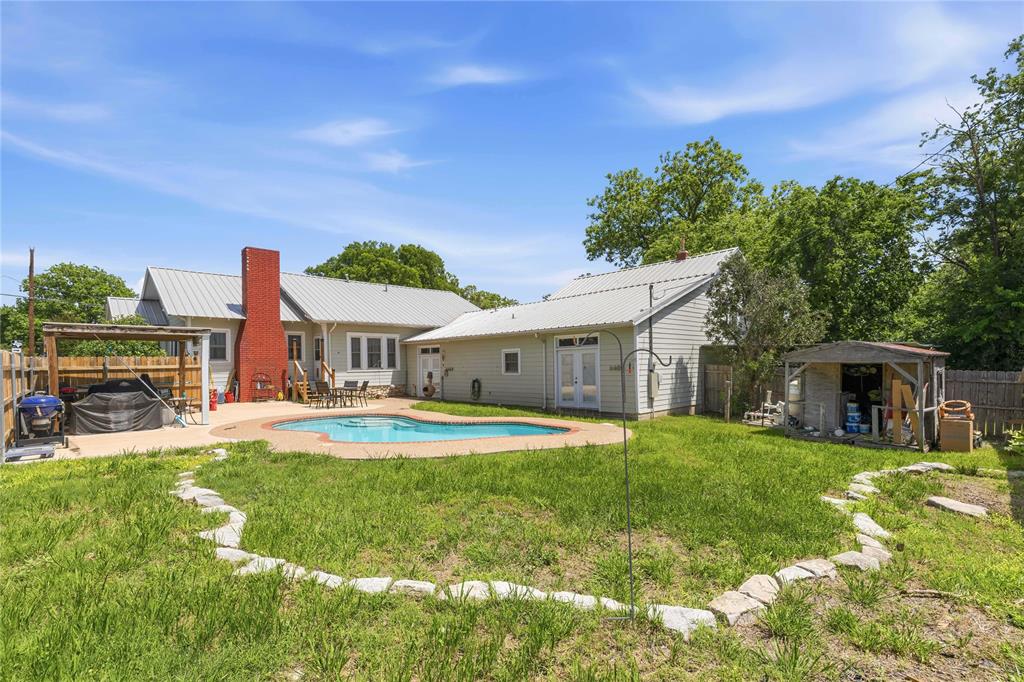 701 4th Street Goldthwaite, TX 76844 - Photo 3 of 32 a view of a house with a yard and sitting area