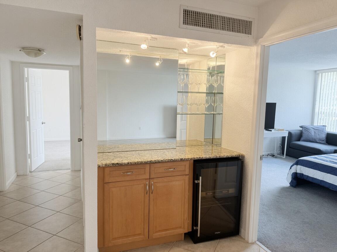 1000 Spanish River Road, Unit 4P Boca Raton, FL 33432 - Photo 7 of 18 IMG_9169