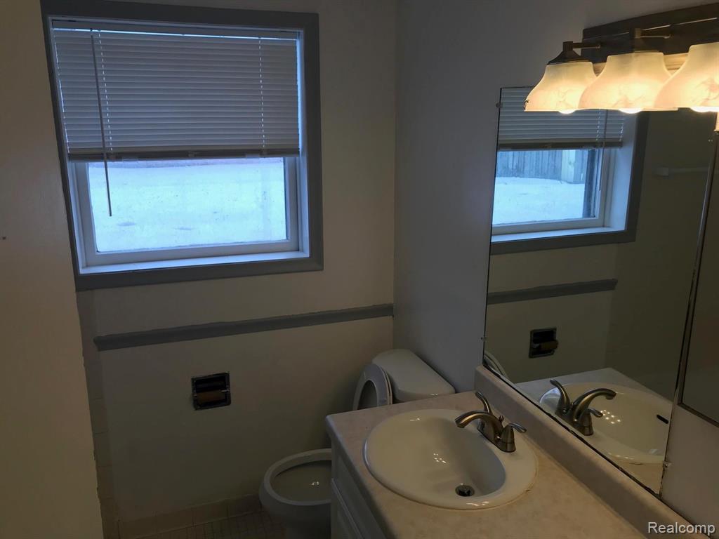 1648 Haslett Road East Lansing, MI 48823 - Photo 15 of 25