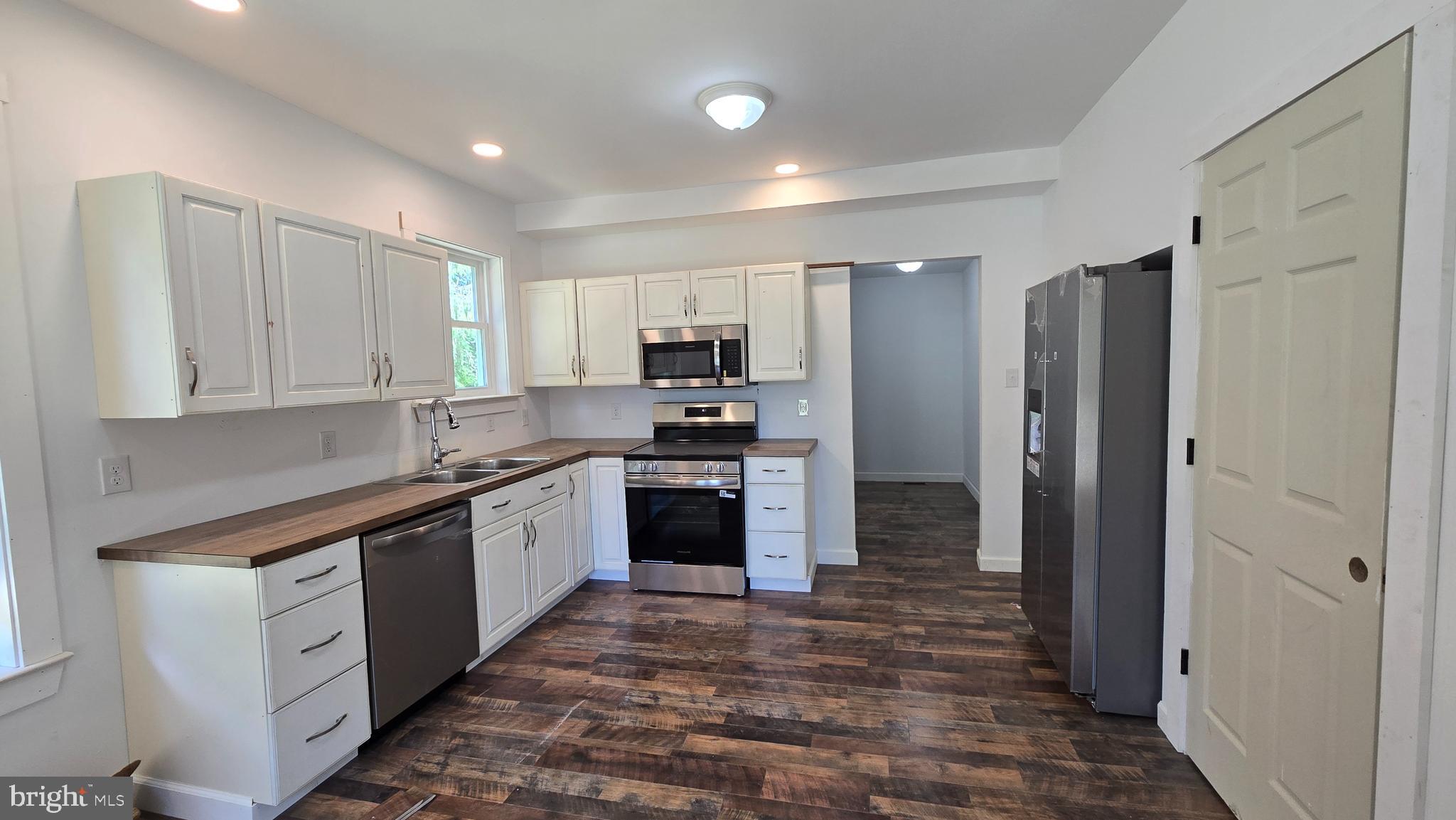 743 Bell Manor Road Conowingo, MD 21918 - Photo 4 of 28 New kitchen w/stainless appliances.