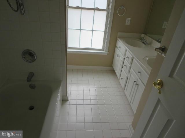 4802 White Marsh Road Baltimore, MD 21237 - Photo 13 of 17 Bath